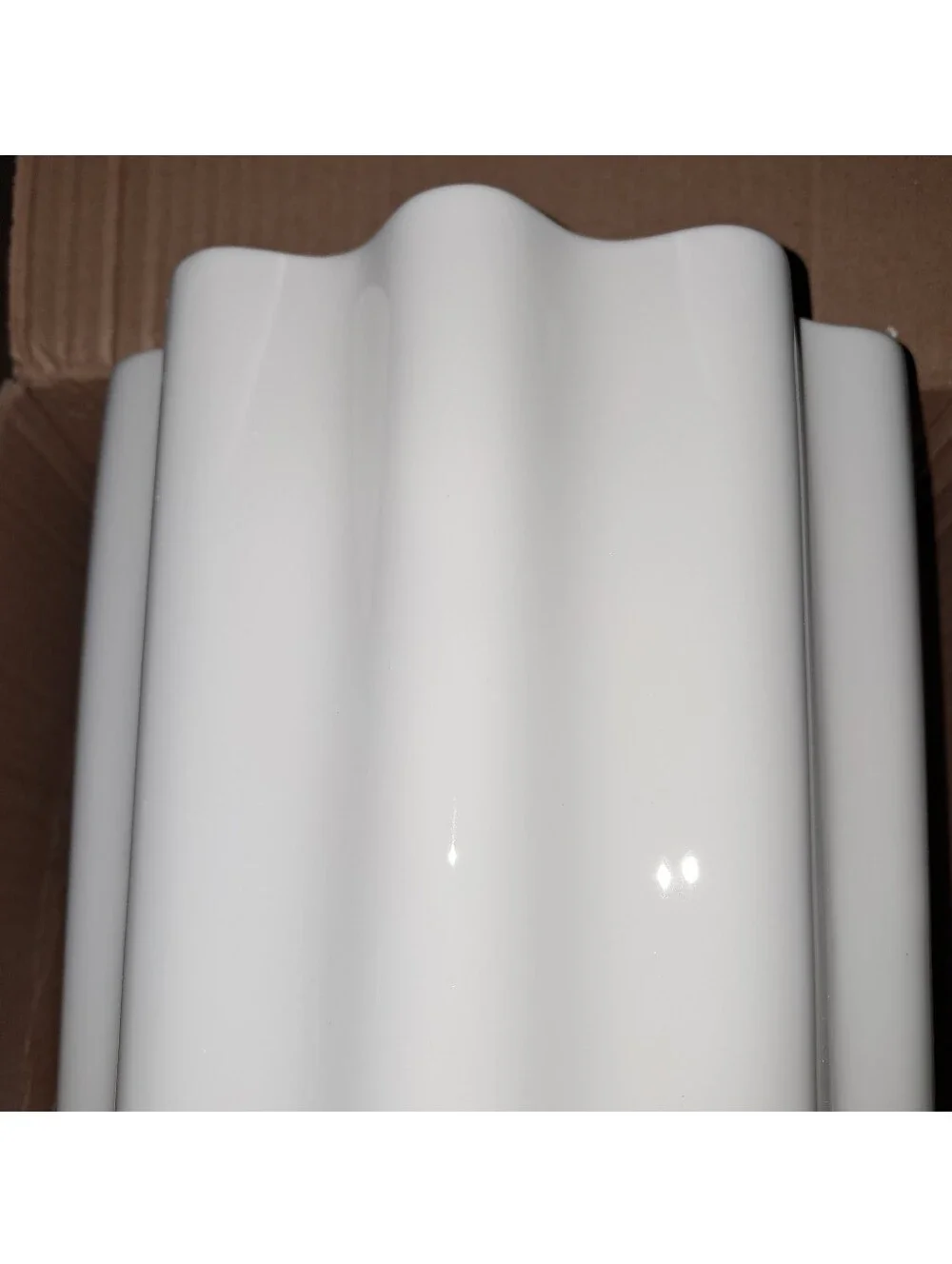 Kassatex NWT Le Marais Porcelain Waste Basket Scalloped Curves White/Black
